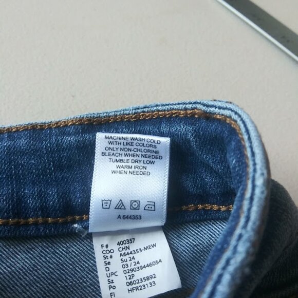 Logo by Lori Goldstein women's size 12P Taper Capri Jeans - Picture 16 of 16